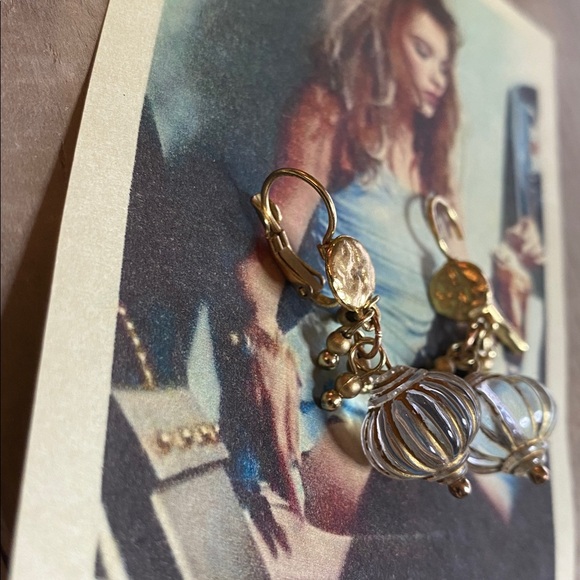 Vintage Gold Chandelier Earrings EUC - Picture 4 of 4